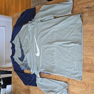 2 boys nike long sleeve shirts